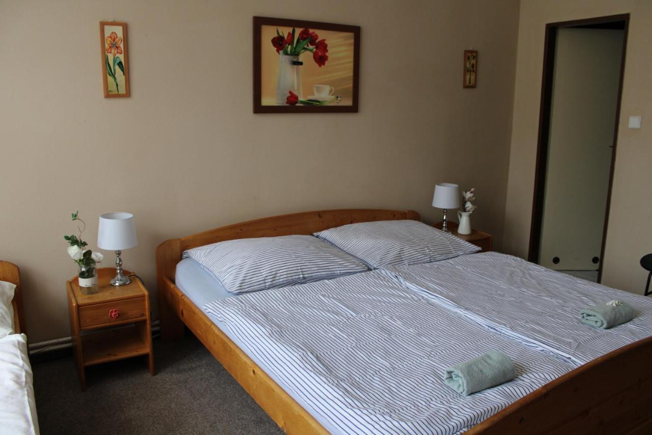 Svatý Jan pod Skalou Hotel Obecna Skola מראה חיצוני תמונה