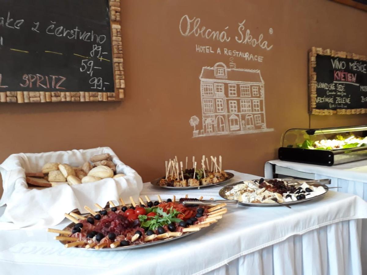 Svatý Jan pod Skalou Hotel Obecna Skola מראה חיצוני תמונה